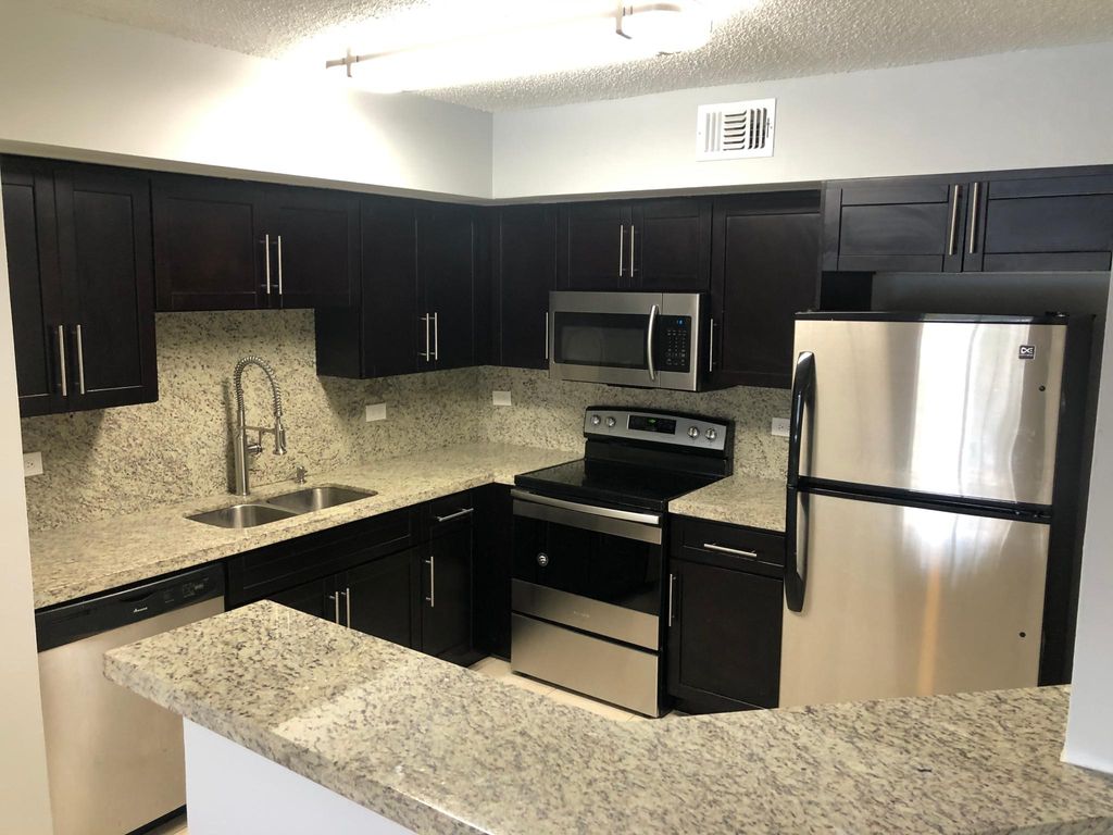 3650 N 56th Ave #211, Hollywood, FL 33021