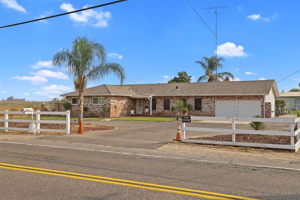 3710 Roselle Ave, Modesto, CA 95357