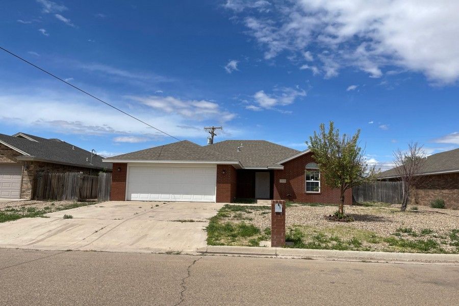 2113 Hayes St, Portales, NM 88130