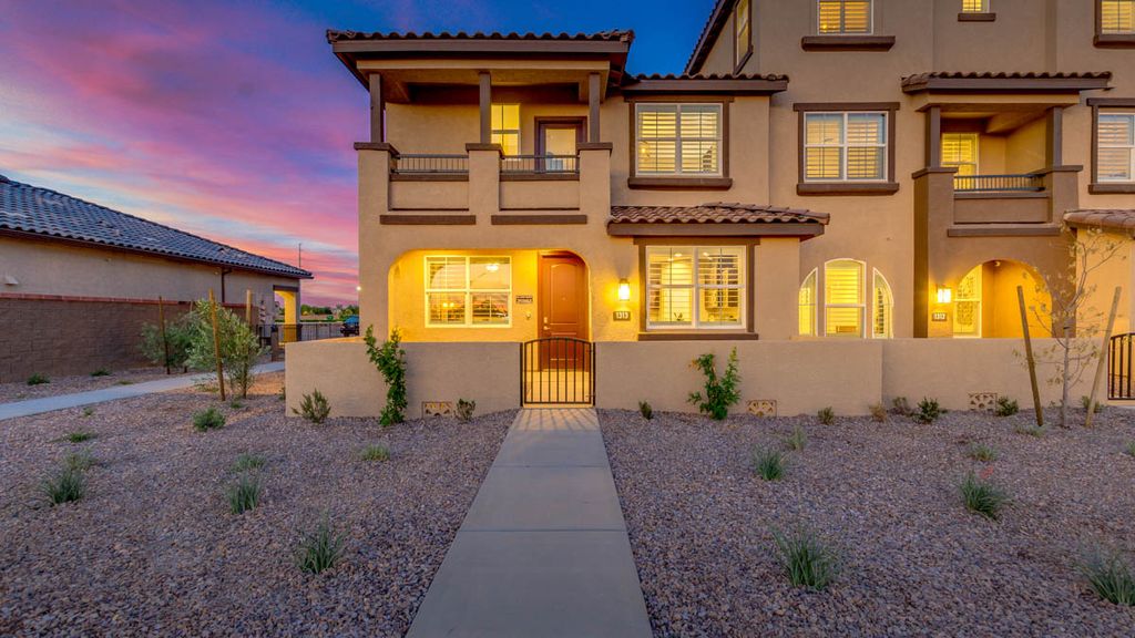 Caroline Plan in Tre Vicino, Chandler, AZ 85225