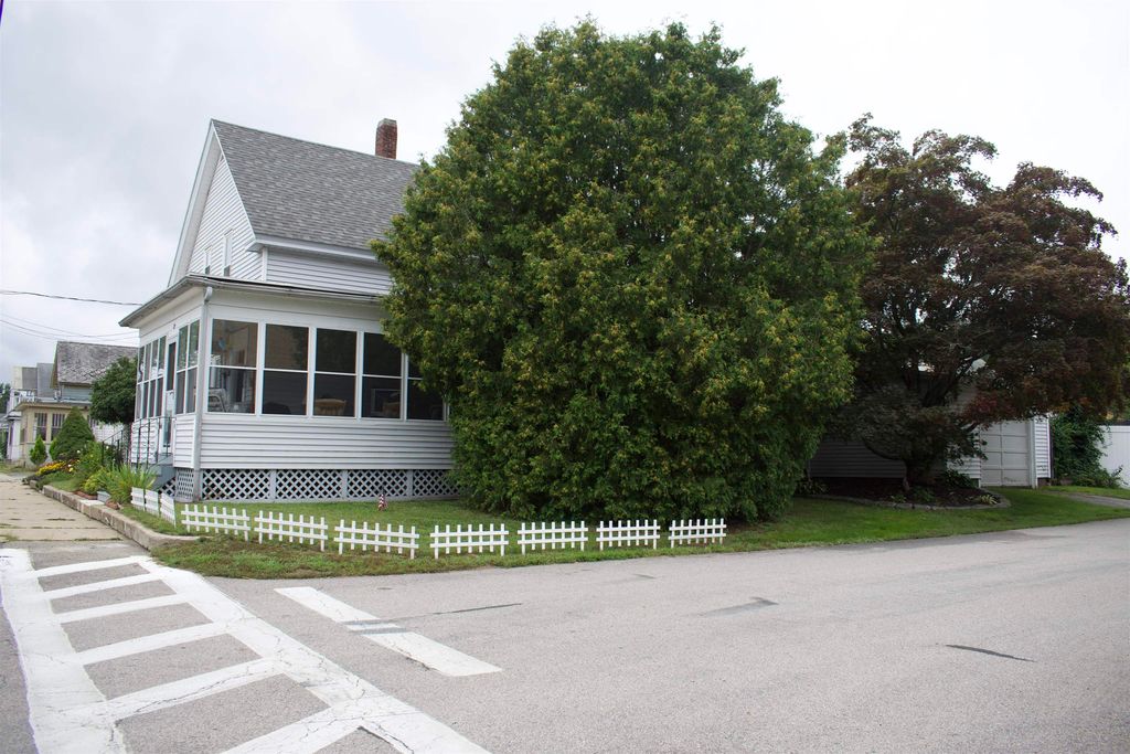 69 Pine St, Rochester, NH 03867