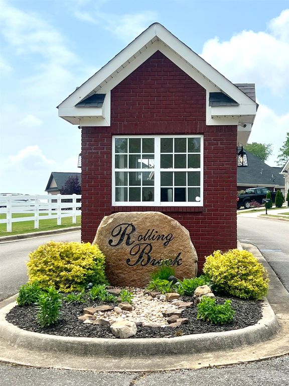 125 Rolling Brook Dr, Rogersville, AL 35652