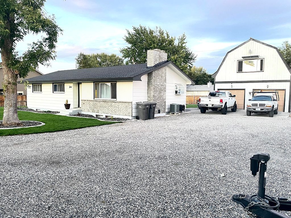 3377 W  10th Ave, Kennewick, WA 99336