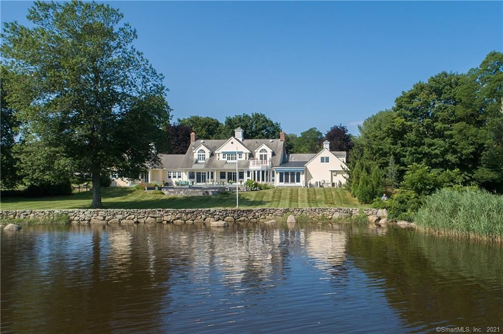 75 S Main St, Essex, CT 06426