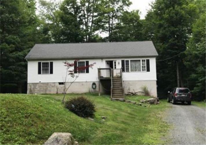112 Maple Cir, Greentown, PA 18426