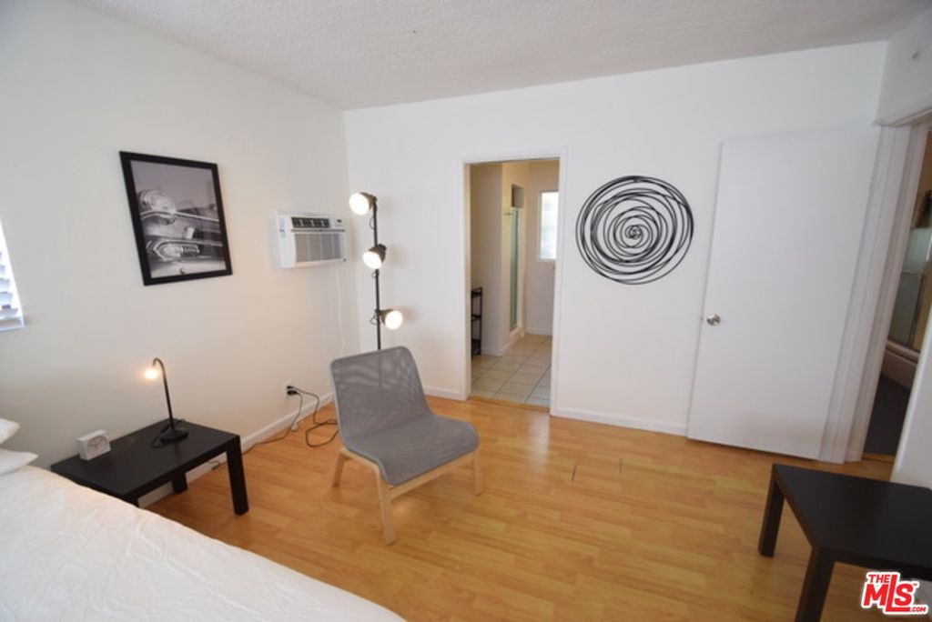 1940 Carmen Ave PENTHOUSE, Los Angeles, CA 2 Bed, 2 Bath Apartment