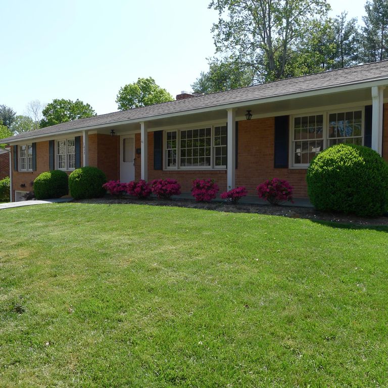 3008 Lofton Rd, Roanoke, VA 24018