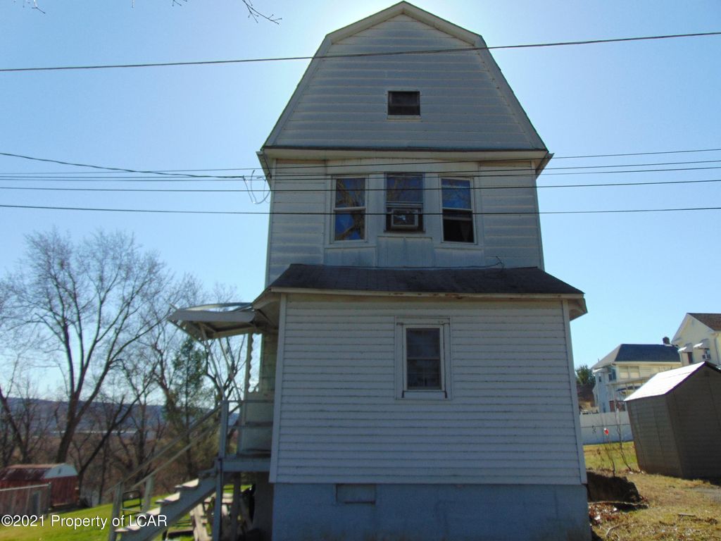 201 Grove St, Hanover Township, PA 18706
