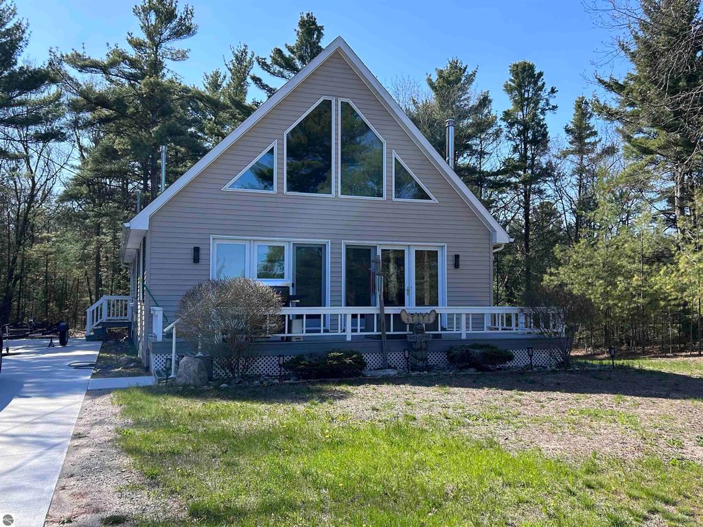 3605 N  US Highway 23, Oscoda, MI 48750