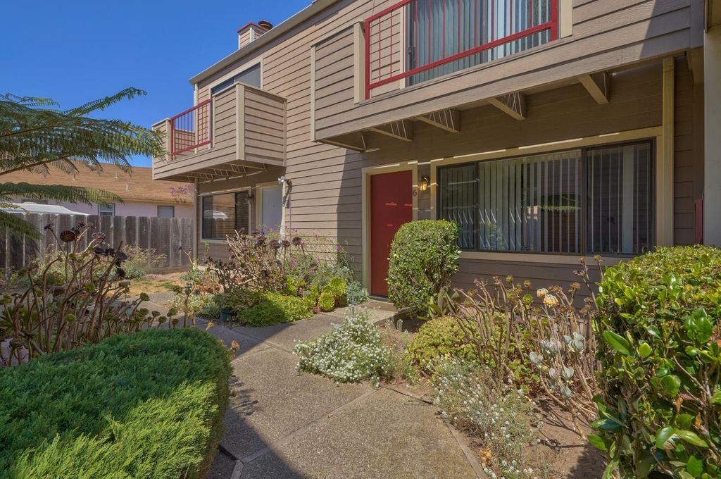 355 Casa Verde Way #6, Monterey, CA 93940