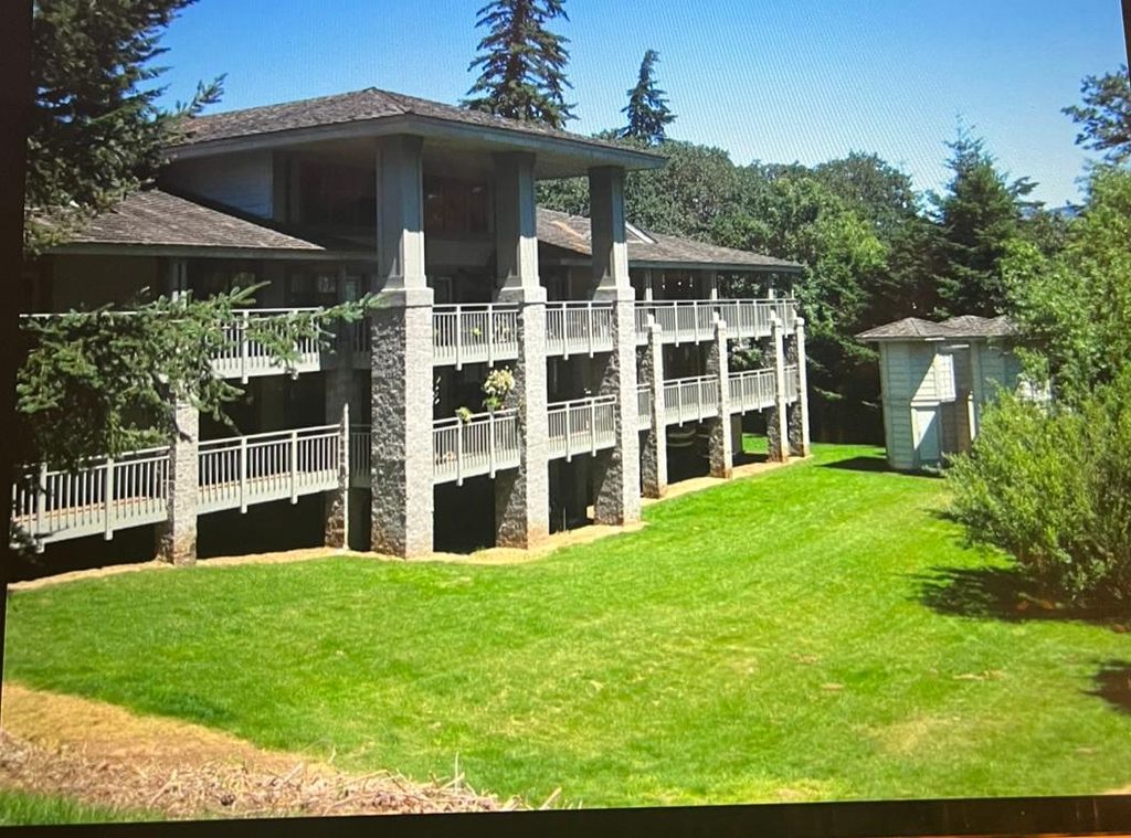 105 Country Club Rd   #1, Hood River, OR 97031