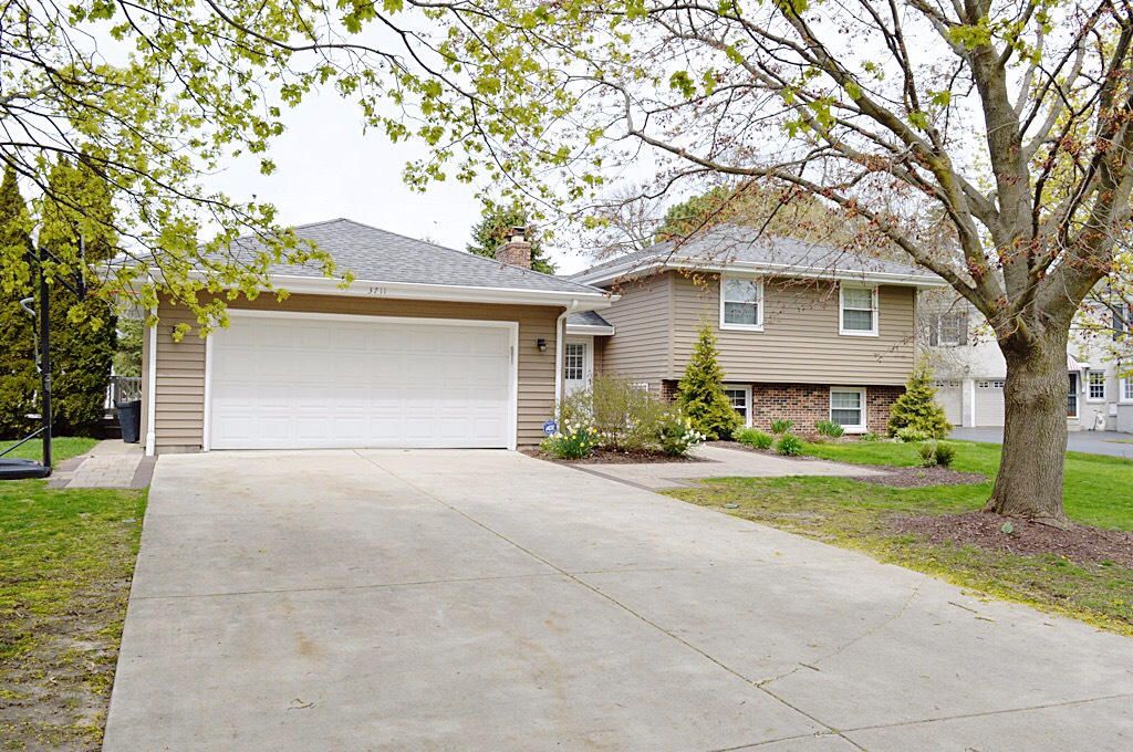 3711 N  Bay Dr, Racine, WI 53402