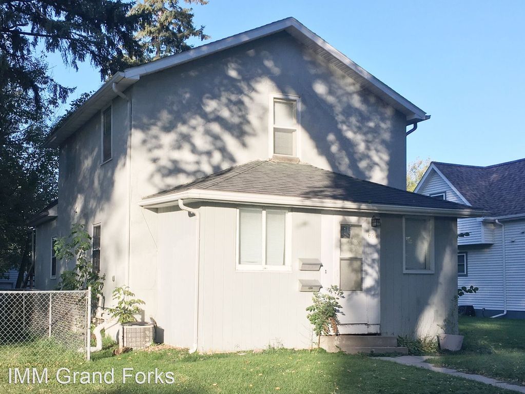 624 N 7th St #1, Grand Forks, ND 58203
