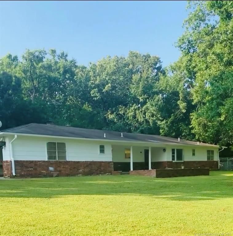 1011 Valley Rd, Okmulgee, OK 74447