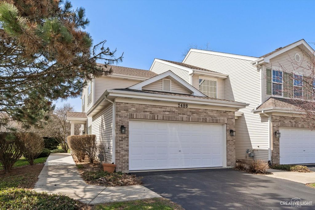 2488 Stoughton Cir, Aurora, IL 60502