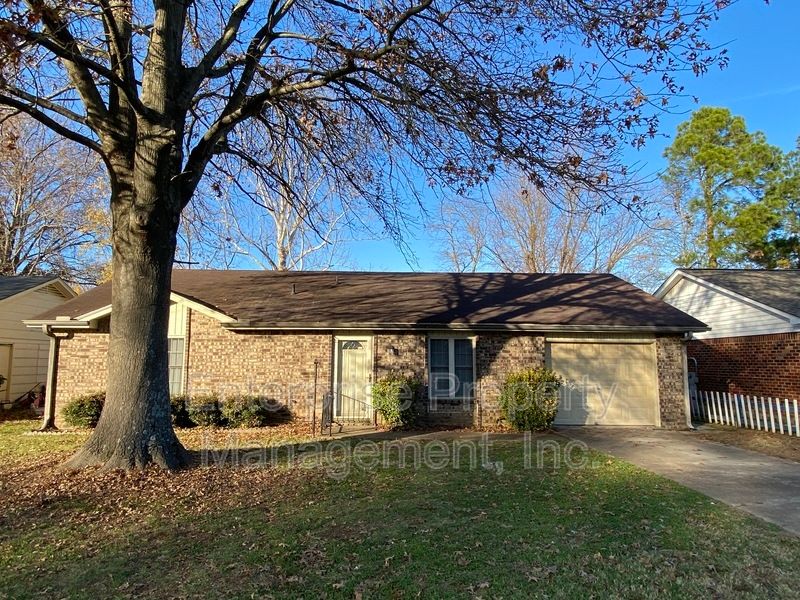 6324 Woodgreen Dr, Millington, TN 38053