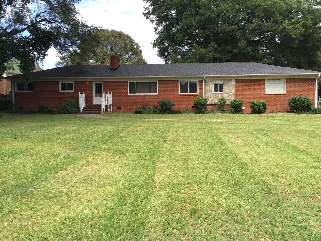 5701 Vernedale Rd, Charlotte, NC - 3 Bed, 2 Bath Single-Family Home - 6