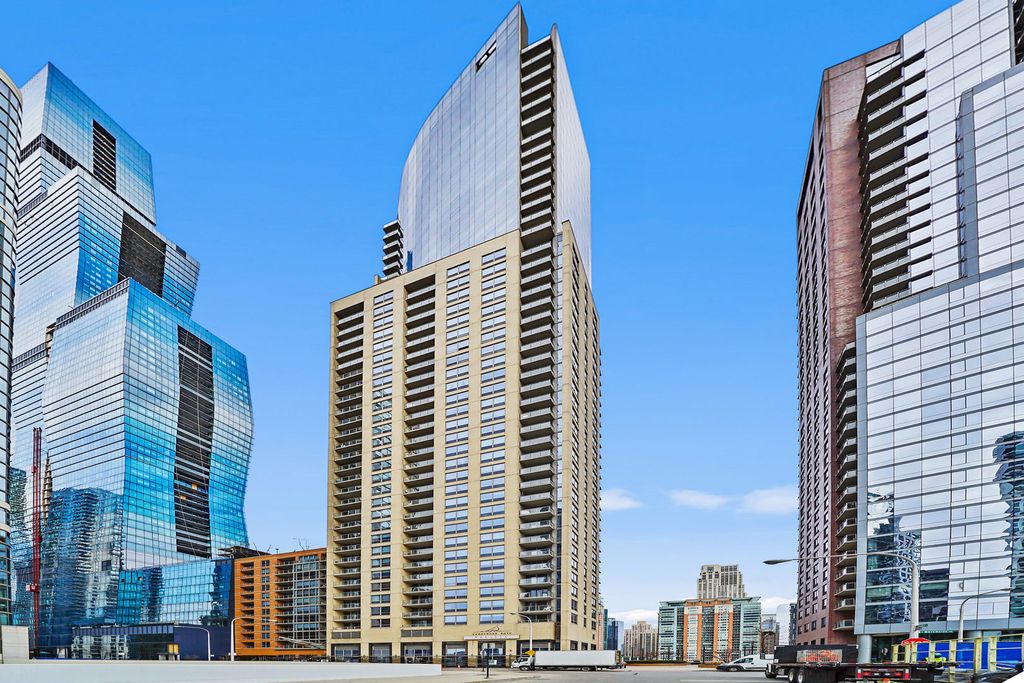 420 E Waterside Dr #1403, Chicago, IL 60601