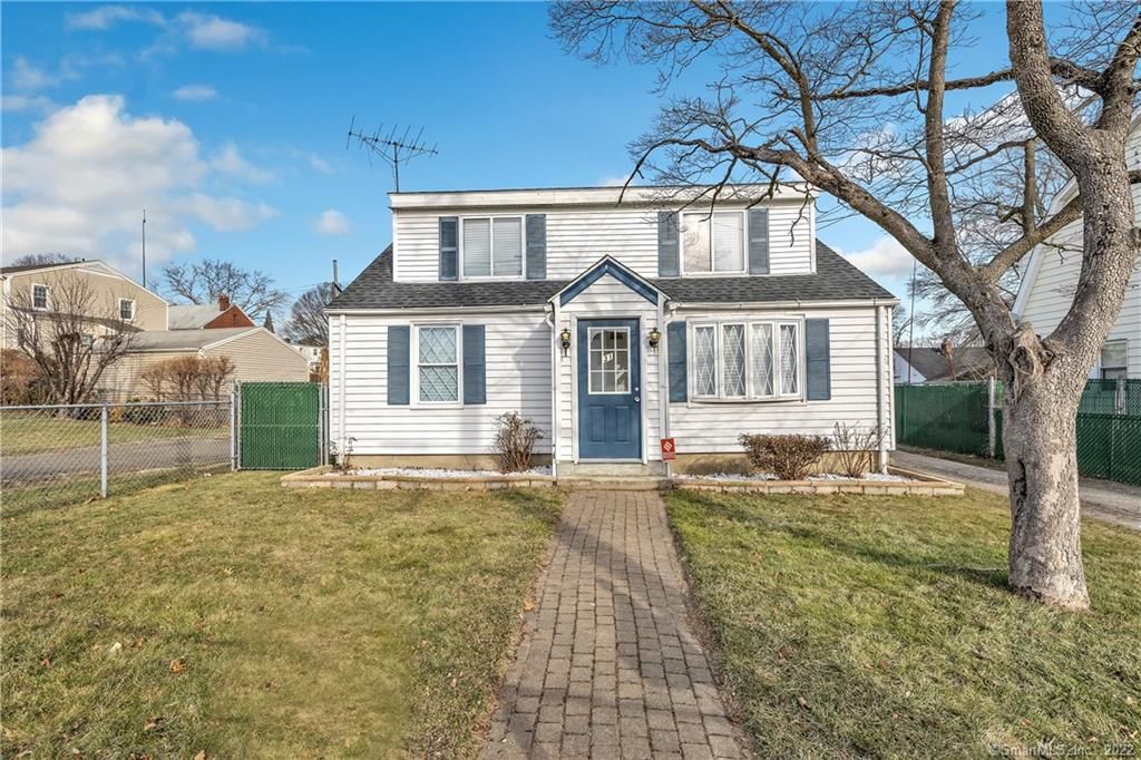 31 Fairbanks St, Bridgeport, CT 06610