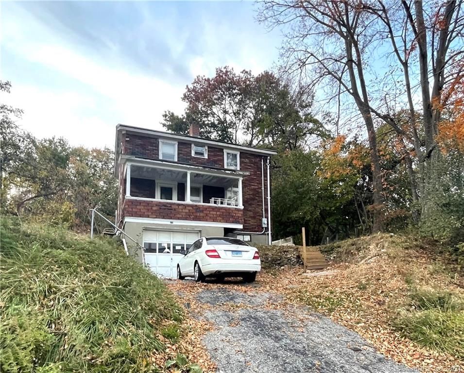 25 Pershing Dr, Ansonia, CT 06401
