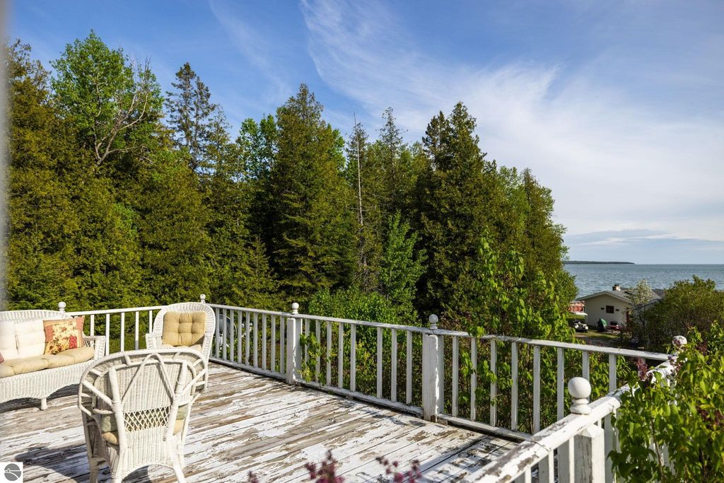 view 48th full size image of this home