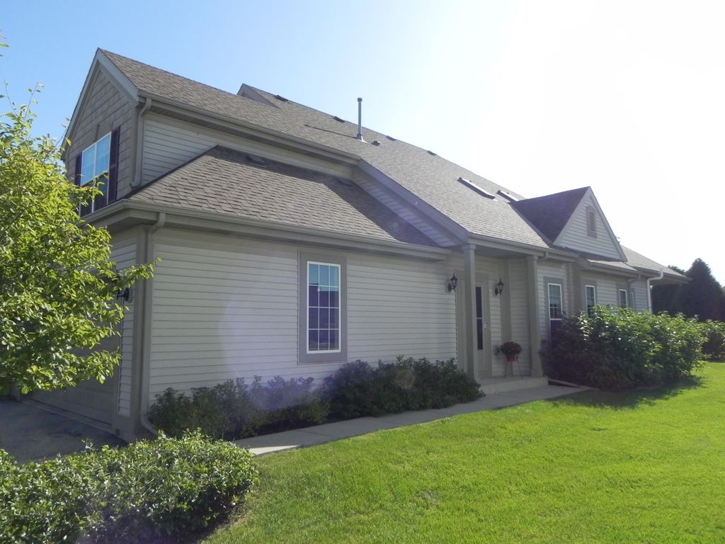 1543 Roxbury Way, Waukesha, WI 53186