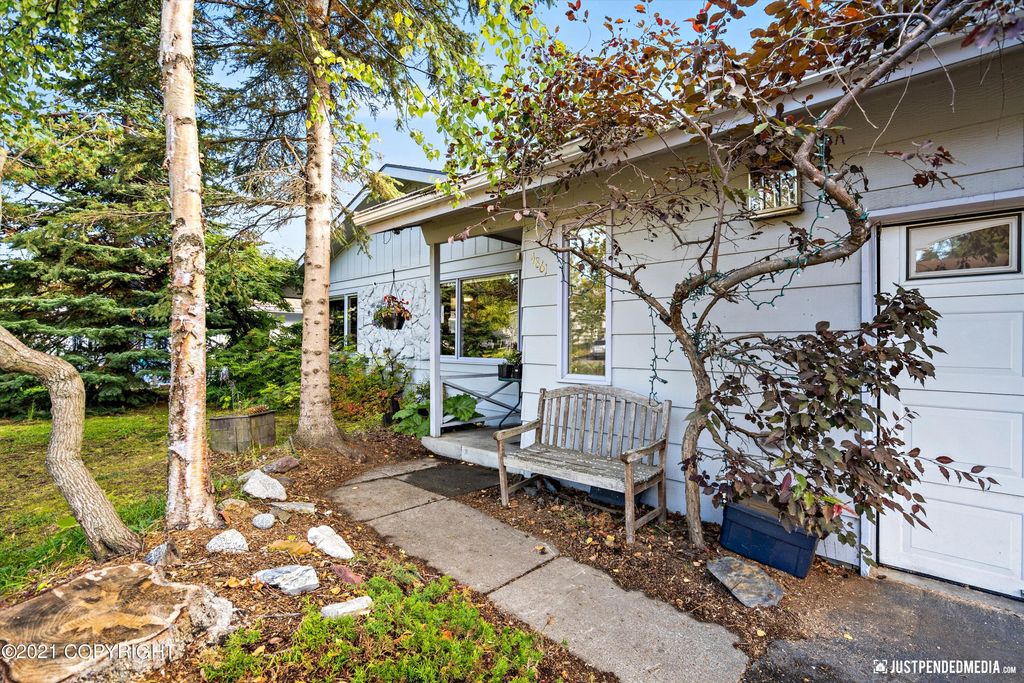 4861 Folker St, Anchorage, AK 99507