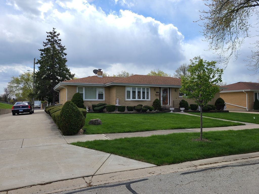 603 W Saint Aubin Dr, Addison, IL 60101