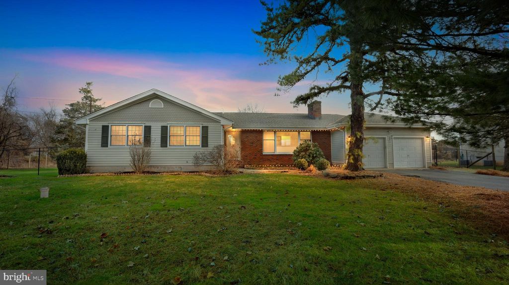 23 Delar Pkwy, Franklin Park, NJ 08823 Trulia