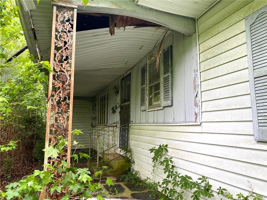2767 Essex Mill Rd, Dunnsville, VA 22454