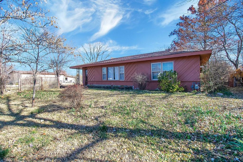 110 N Seymour St, Udall, KS 67146