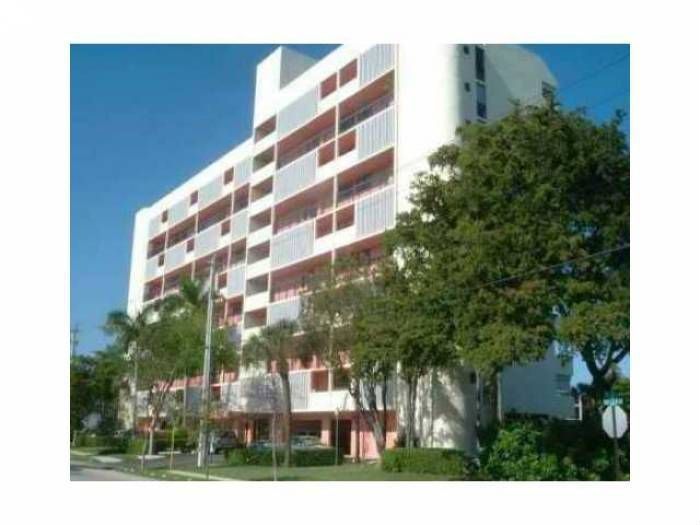 4800 Bayview Dr #304, Fort Lauderdale, FL 33308