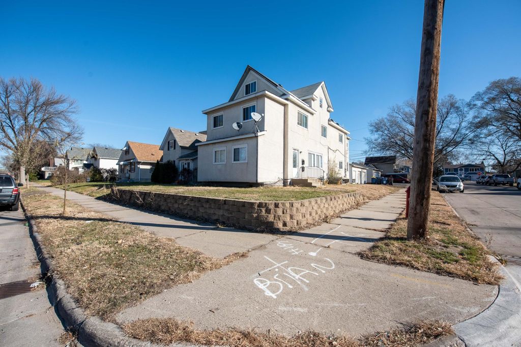 2601 Randolph St NE, Minneapolis, MN 55418 7 Bed, 3 Bath MultiFamily
