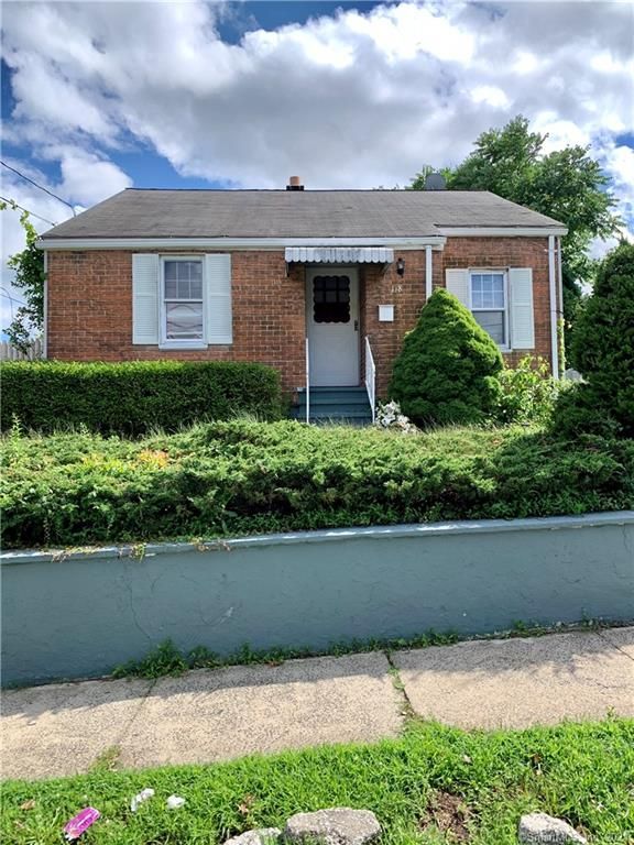118 Granfield Ave, Bridgeport, CT 06610