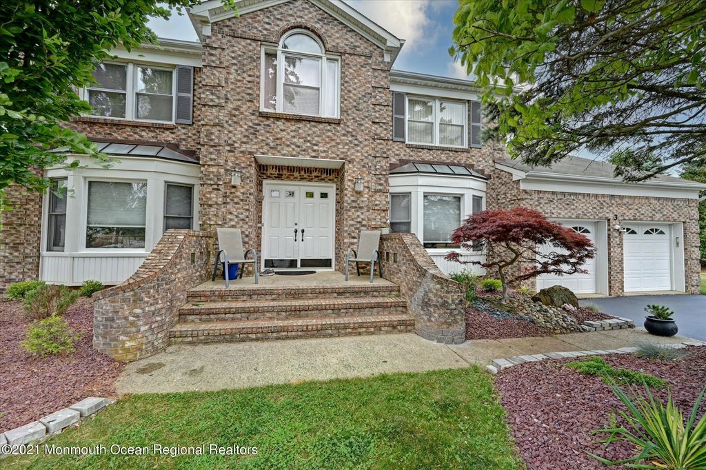 3 Jeanine Ct, Englishtown, NJ 07726 4 Bed, 3 Bath SingleFamily Home