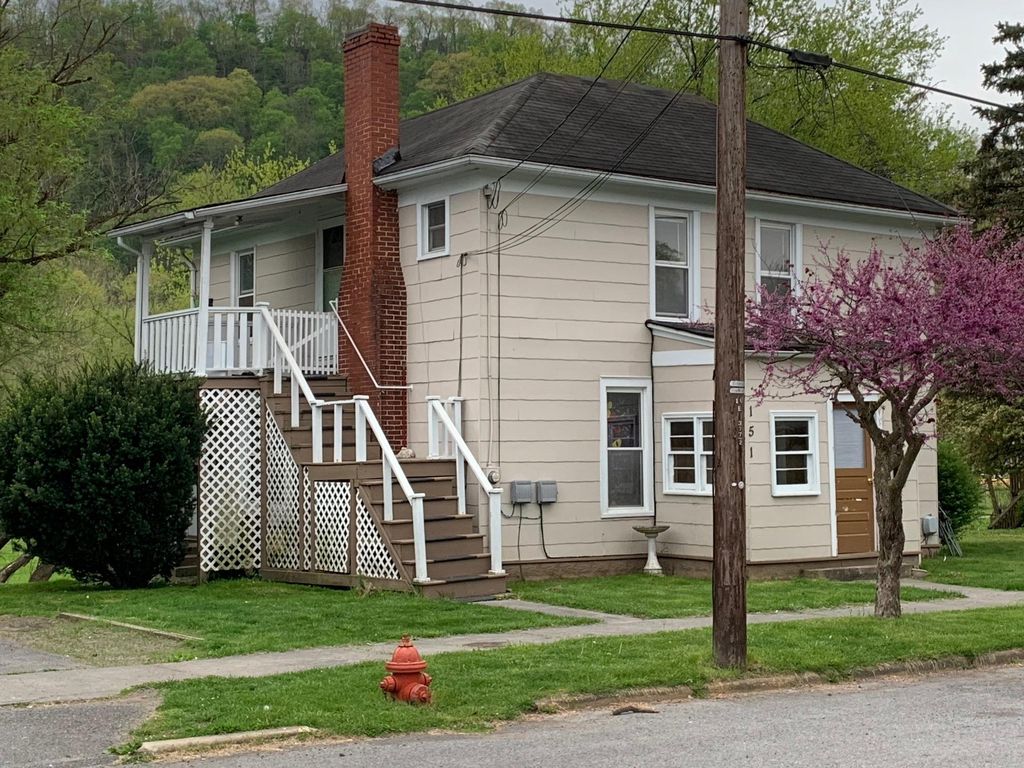 151 Monroe Ave, Ronceverte, WV 4 Bed, 2 Bath SingleFamily Home 24