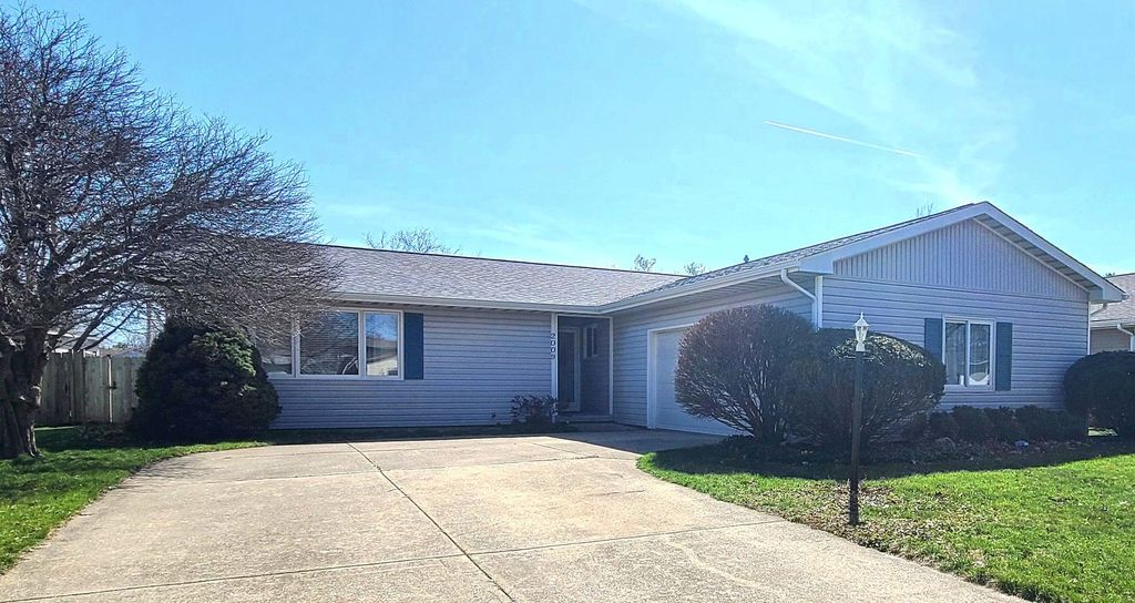 2009 Bittersweet Dr, Champaign, IL 61821