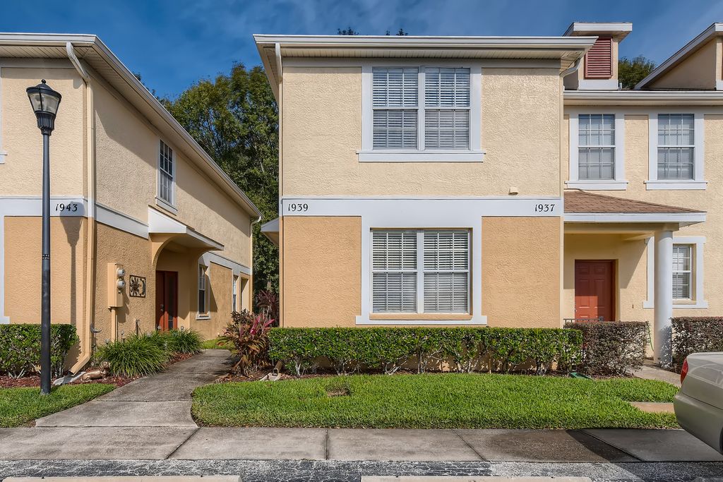 1939 Fiesta Ridge Ct, Tampa, FL 33604