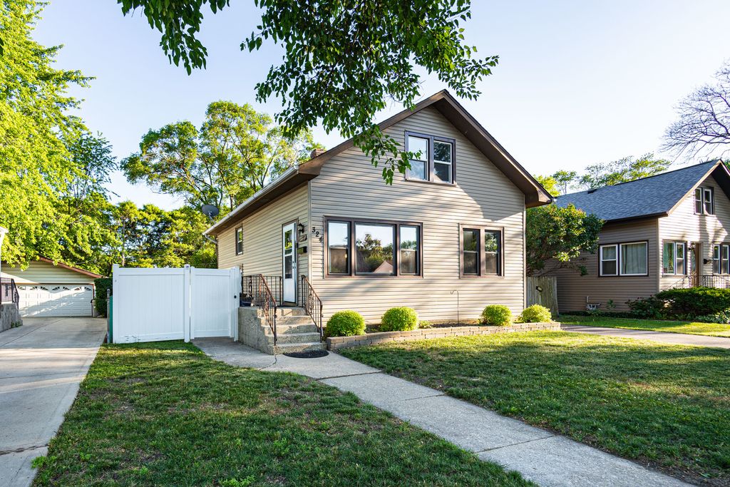 324 E Pine Ave, Bensenville, IL 60106