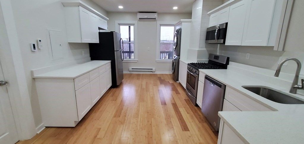 233 Chelsea St #3, Boston, MA 02128
