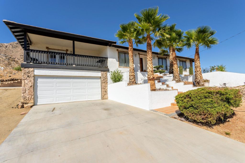 16276 Rancherias Rd, Apple Valley, CA 92307