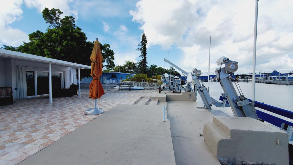 132 Gardenia St, Tavernier, FL 33070