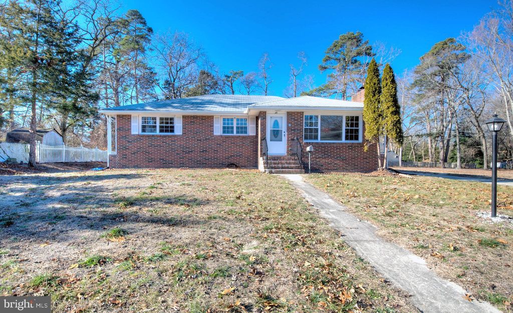 30 Trenton Ave, Clementon, NJ 08021