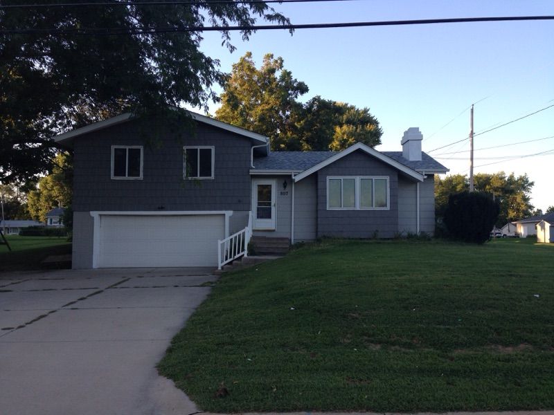 807 Wisconsin St, Le Claire, IA 52753