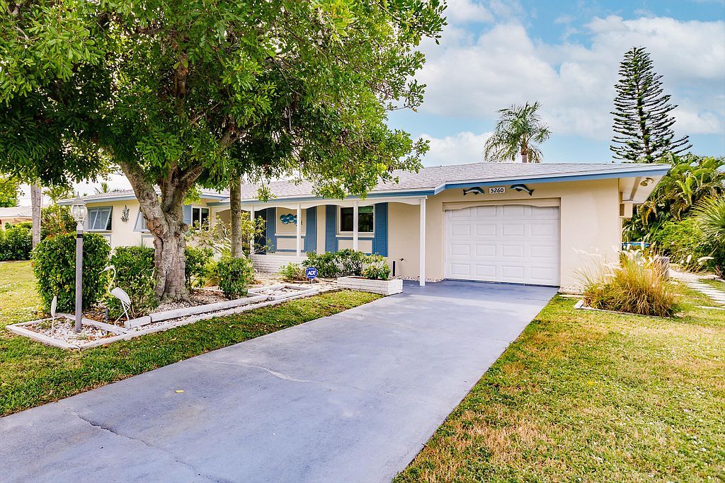 5260 Wisteria Ct, Cape Coral, FL 33904