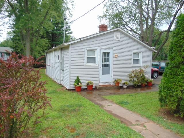 493 S Curtis St #2, Meriden, CT 06450