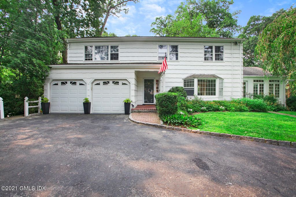 33 Wildwood Dr, Greenwich, CT 06830