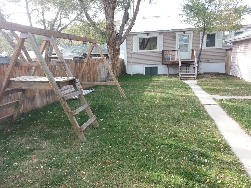 906 McCarty Ave, Rock Springs, WY 82901