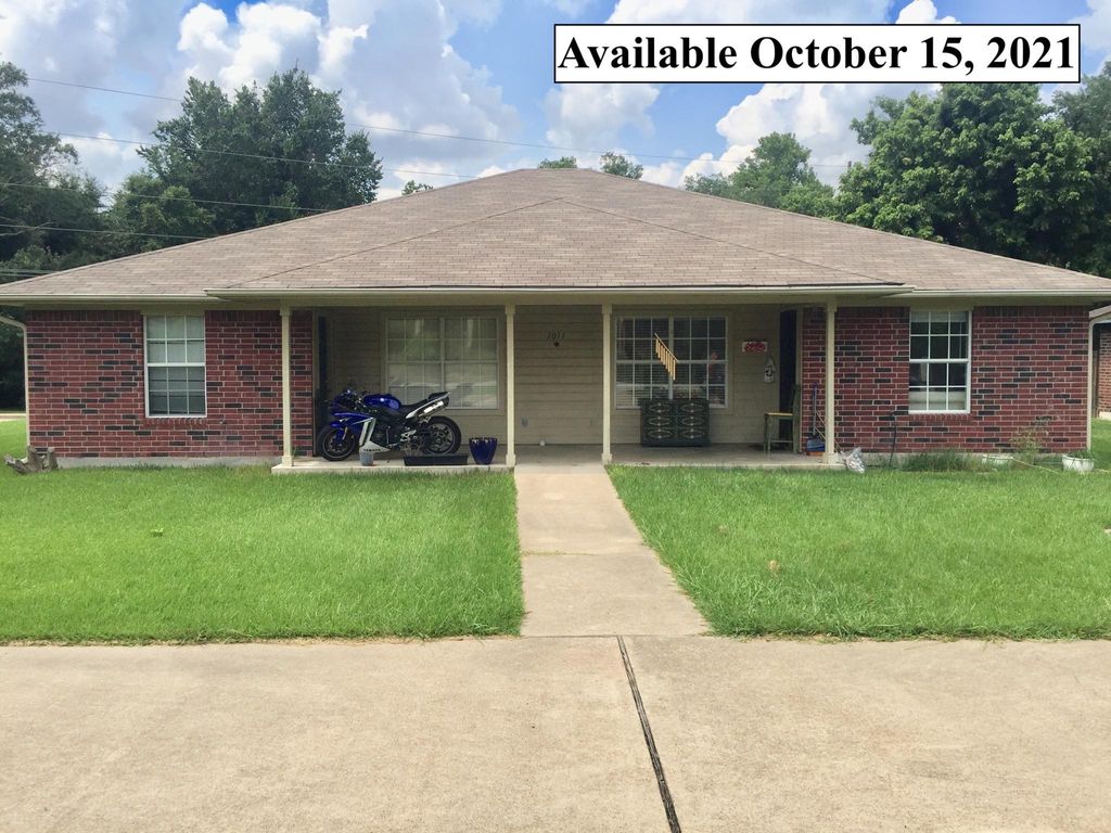 1011 Autumn Cir #B, College Station, TX 77840