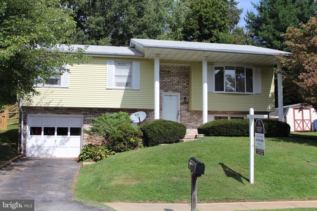 7285 Pommel Dr, Sykesville, MD 21784